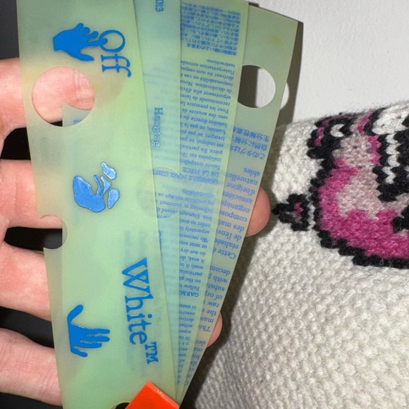 Off-White Cream Knit Sweater - Picture 7 of 7